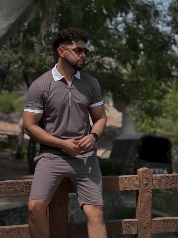 Bold Contrast Collar Short Suit with Front Zipper - Image 5